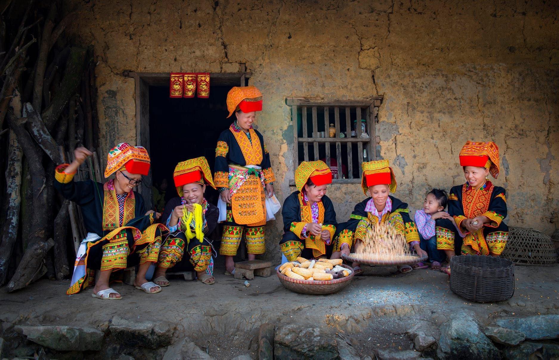 Exquisite Costumes of Dao Ethnic Women (part 2)