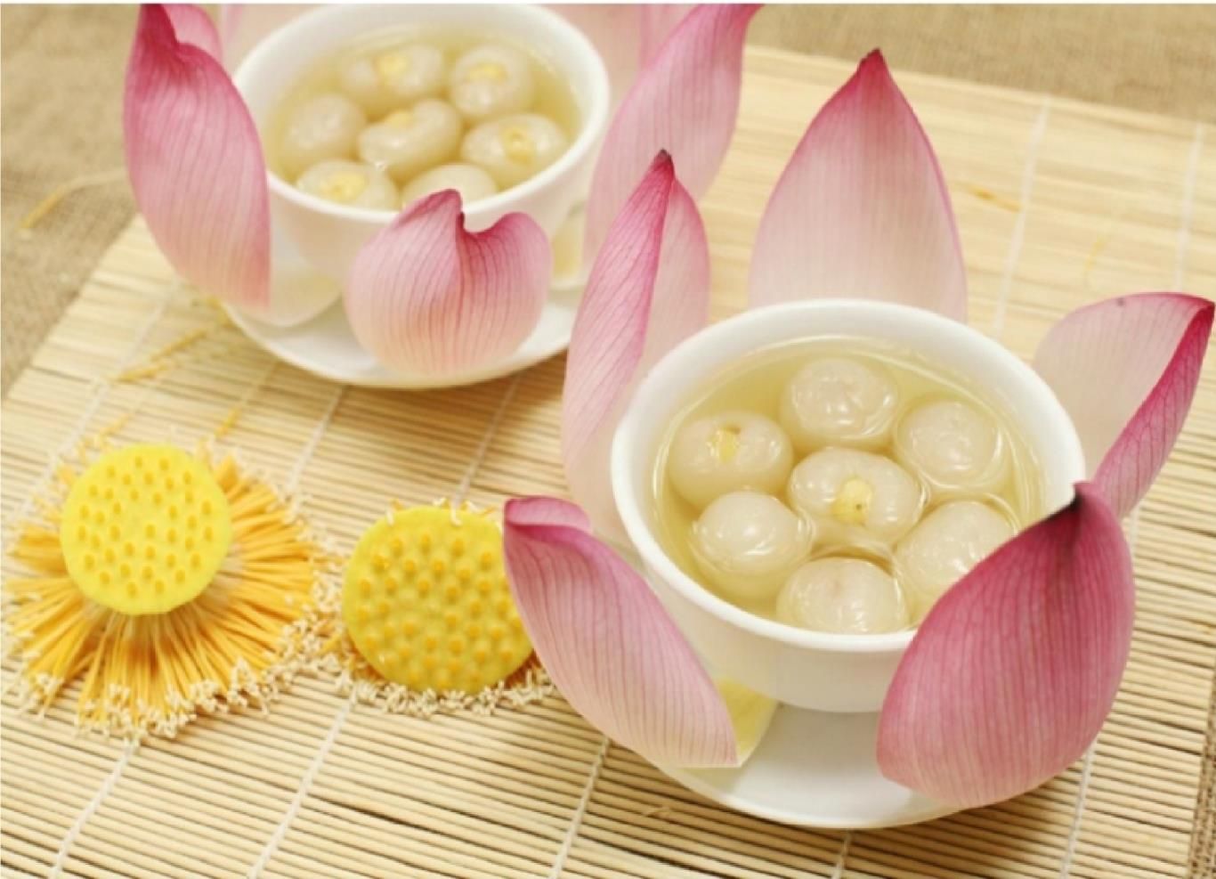 Vietnamese Lotus Seed Sweet Soup With Longan