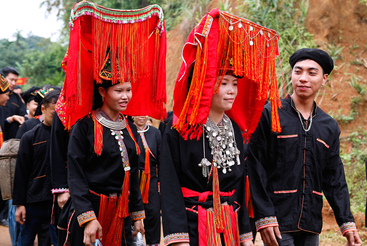 Exquisite Costumes of Dao Ethnic Women