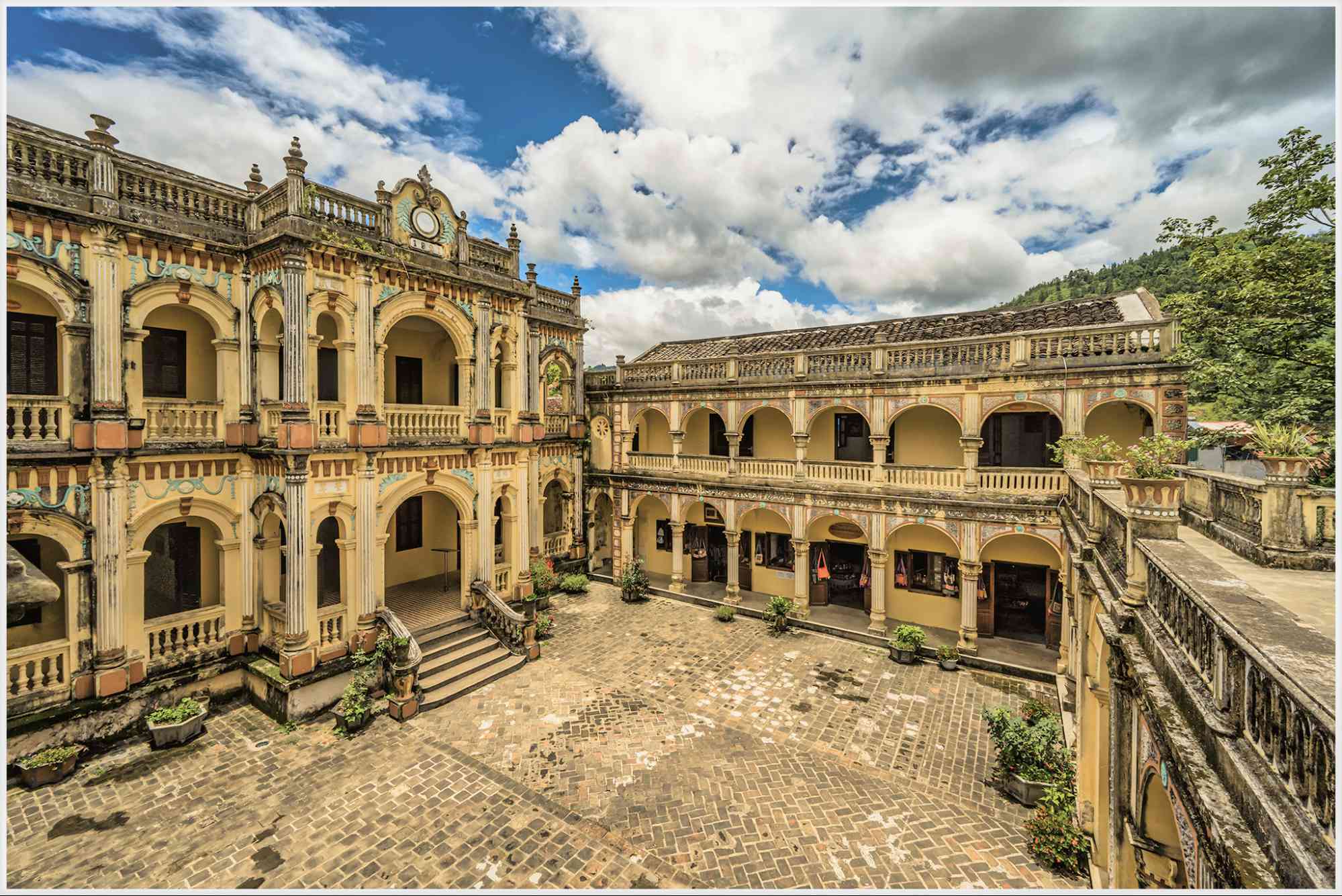 Hoang A Tuong Residence