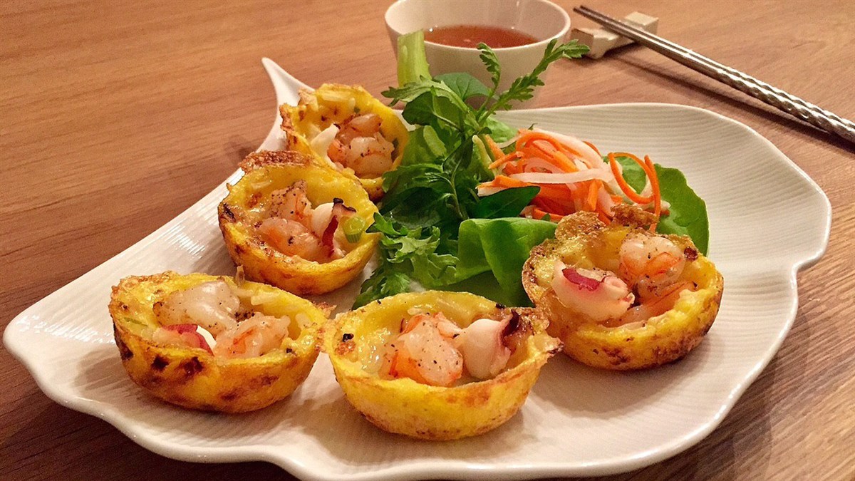 BANH KHOT (VIETNAMESE SHRIMP PANCAKES)