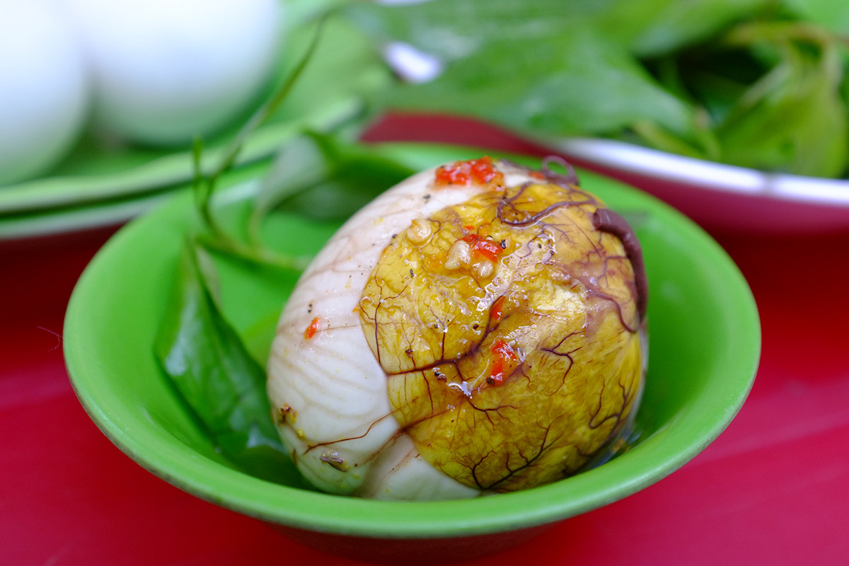 Is eating a Vietnamese balut such a nightmare?