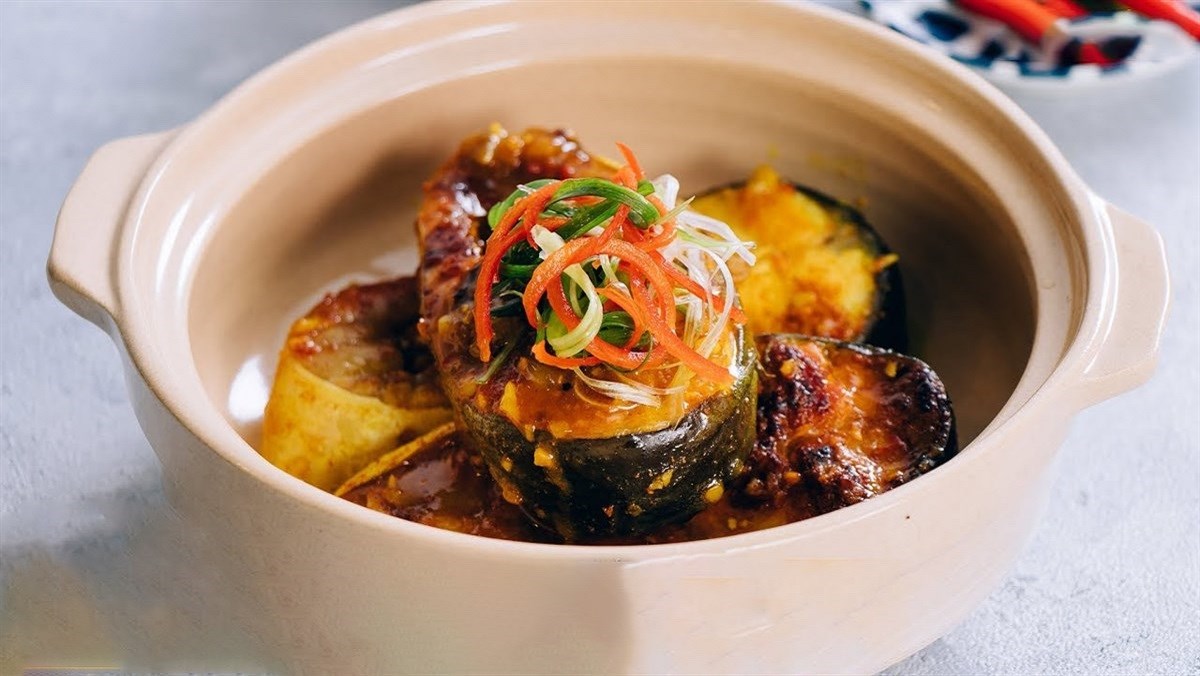 Braised Basa Fish with Chicken Eggs Recipe (Cá Basa Kho Trứng)