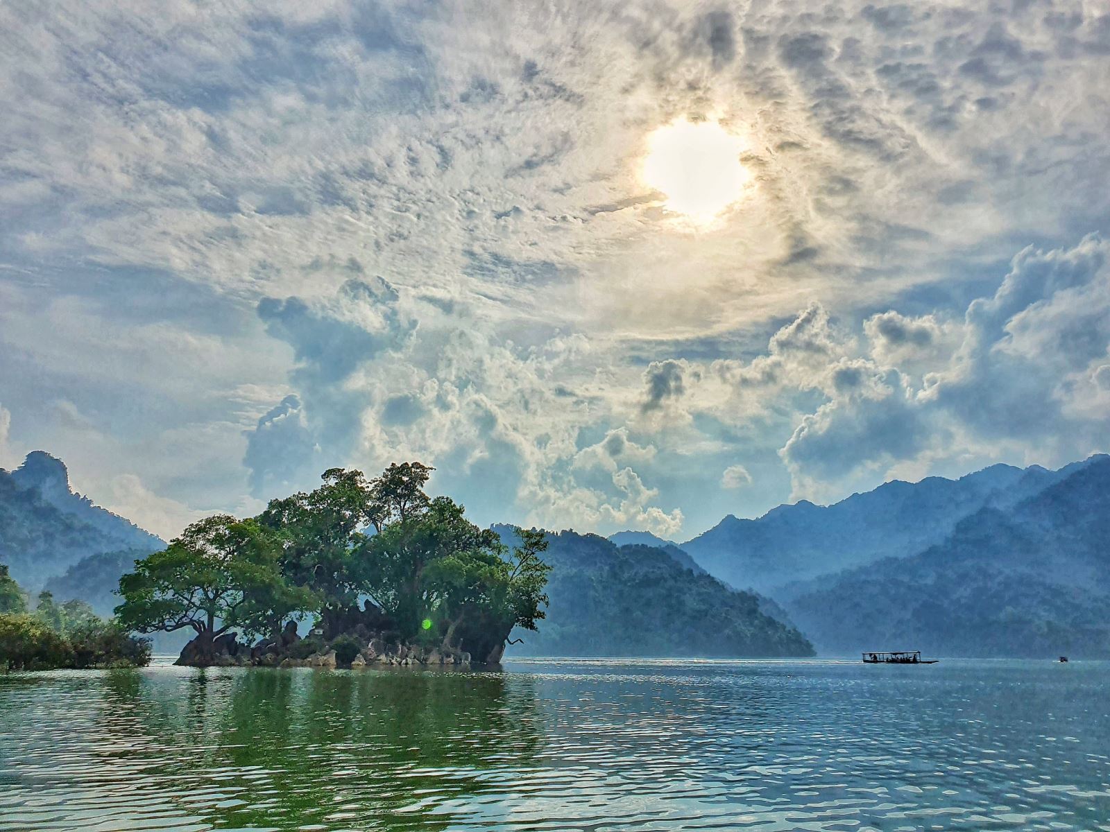 Join A Ba Be Lake Tour To Experience The True Heaven Of Vietnam