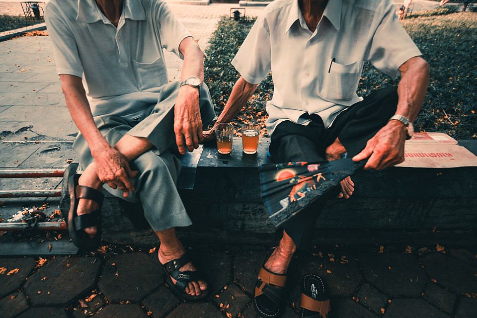 Iced tea sidewalk – the popular culture of Hanoi